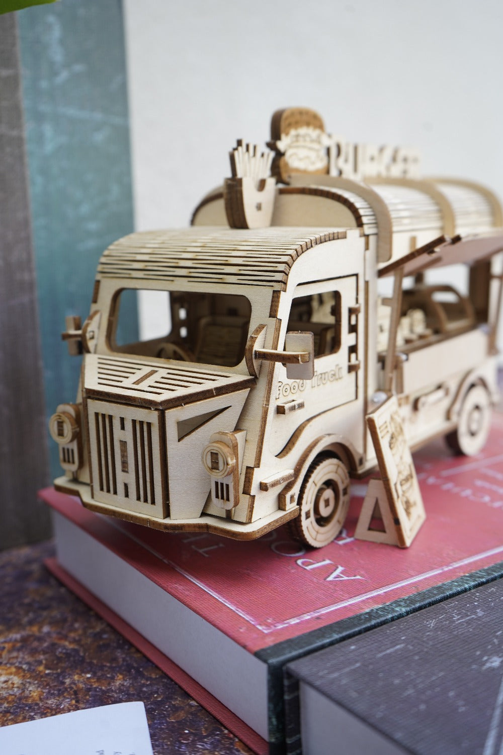 Wooden Food Truck 3D Puzzle Model Kit with Burger Stand Body, Miniature Tables and Pictured 21.5 cm Length — image 8