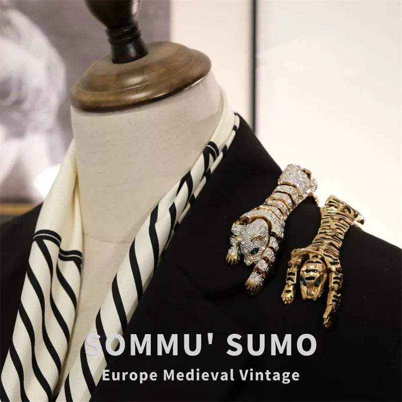 vintage pieces Brief brooch European autumn and winter accessories
