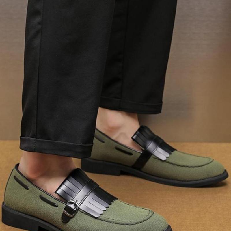 Men's Solidcolor Loafer Shoes With Tassel Accents