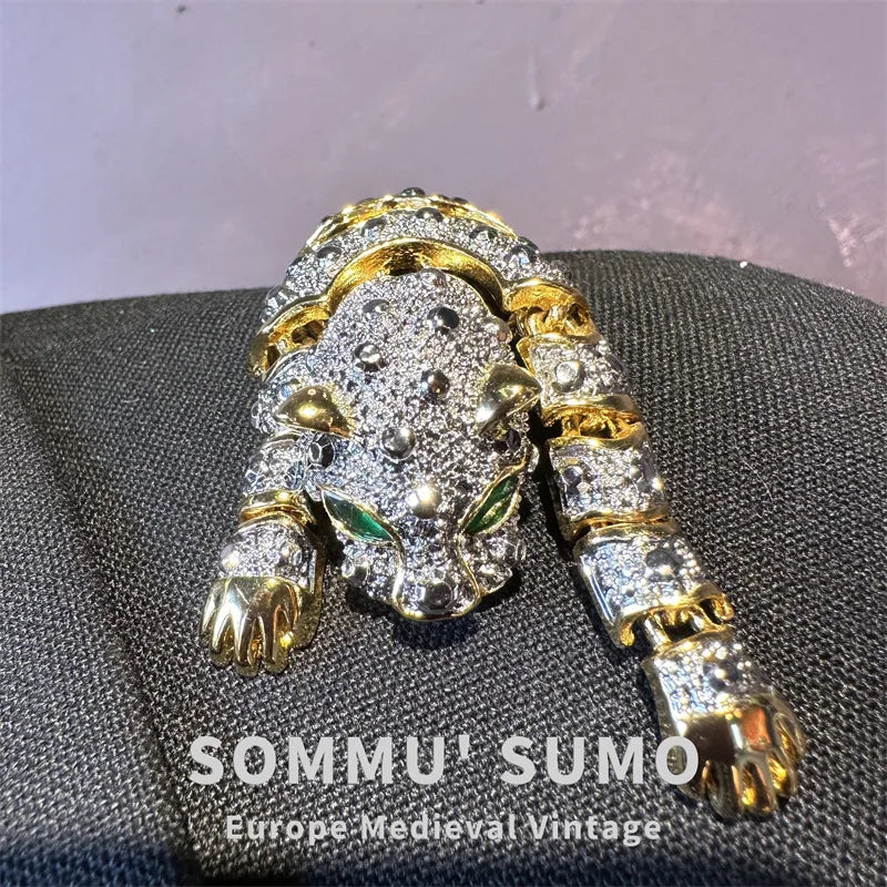 vintage pieces Brief brooch European autumn and winter accessories