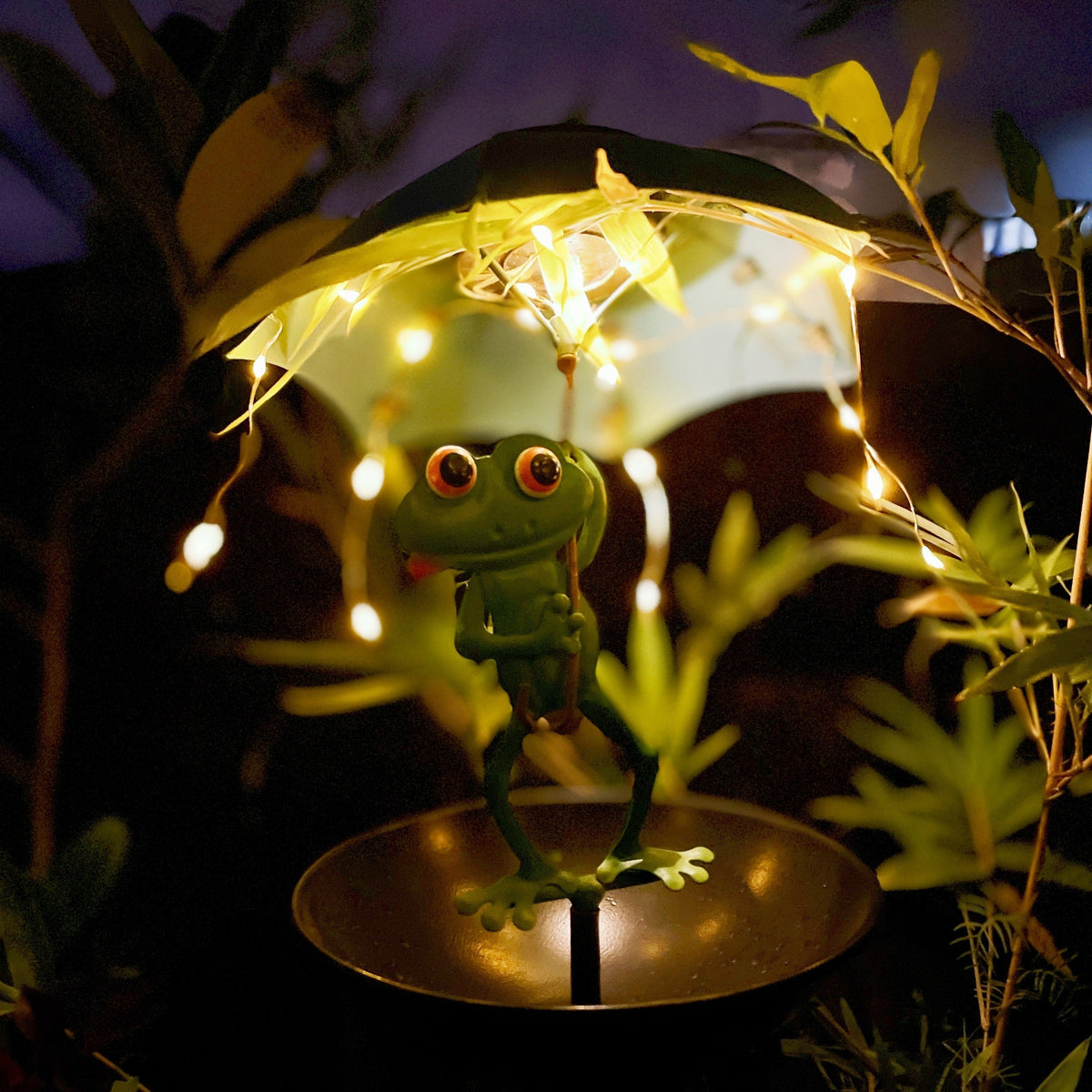 Solar Frog Statue Garden Light with Bird Feeder & LED String Decor, for Garden, Pathway and Patio Lighting — image 11