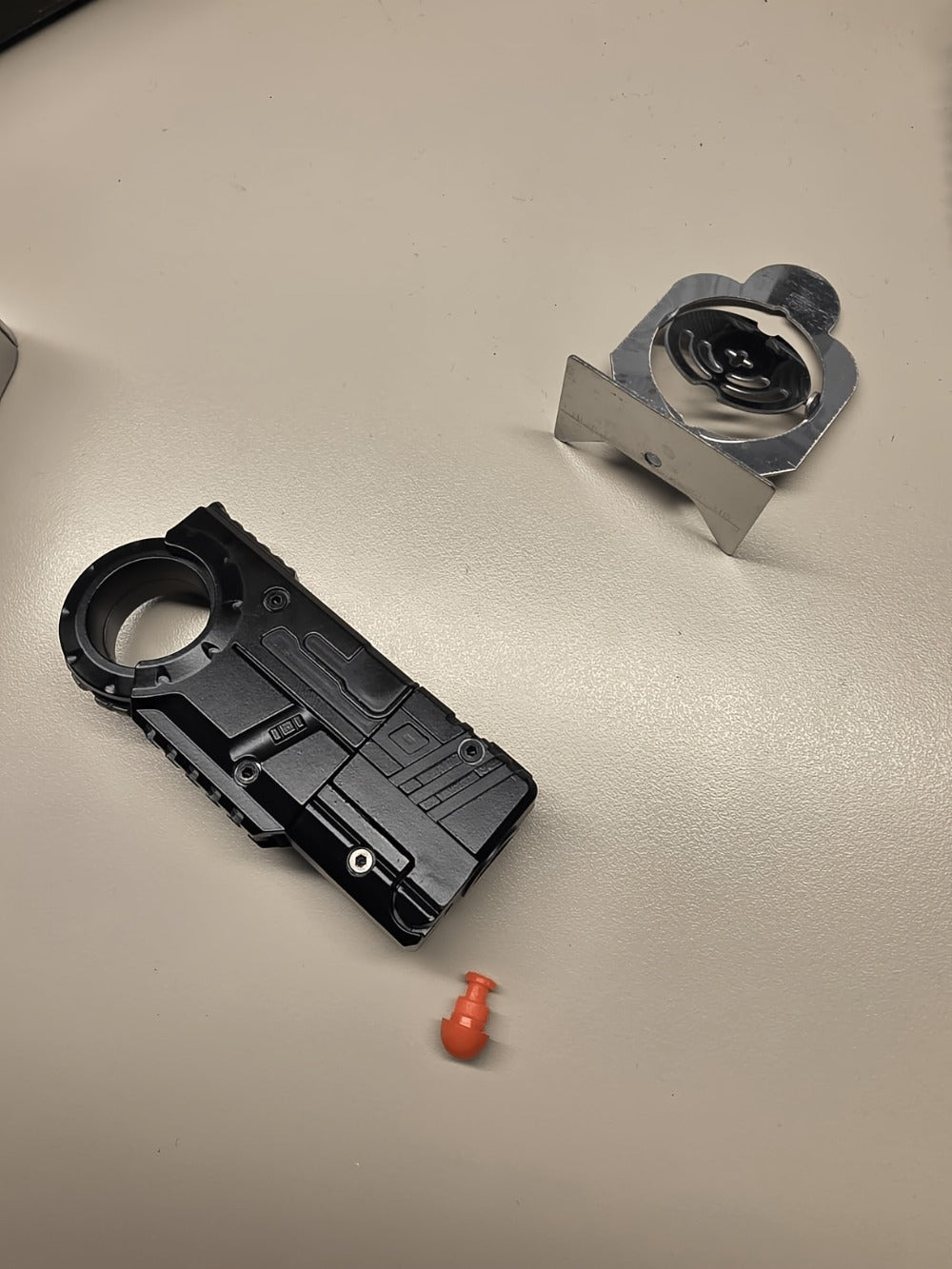 Alloy Finger Pistol Fidget Toy, One-Touch Cartridge Ejecting Stress Desk Toy, Cool EDC Novelty Gift for Adults Men Teens — im