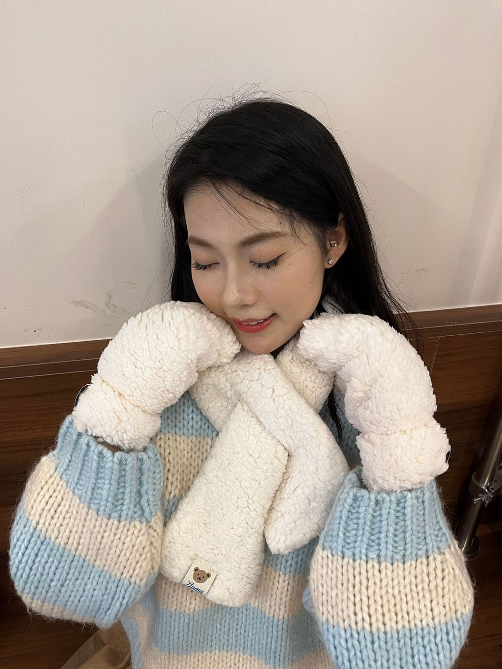 Cartoon Bear Plush Gloves Thickened Warm And Cute Scarf