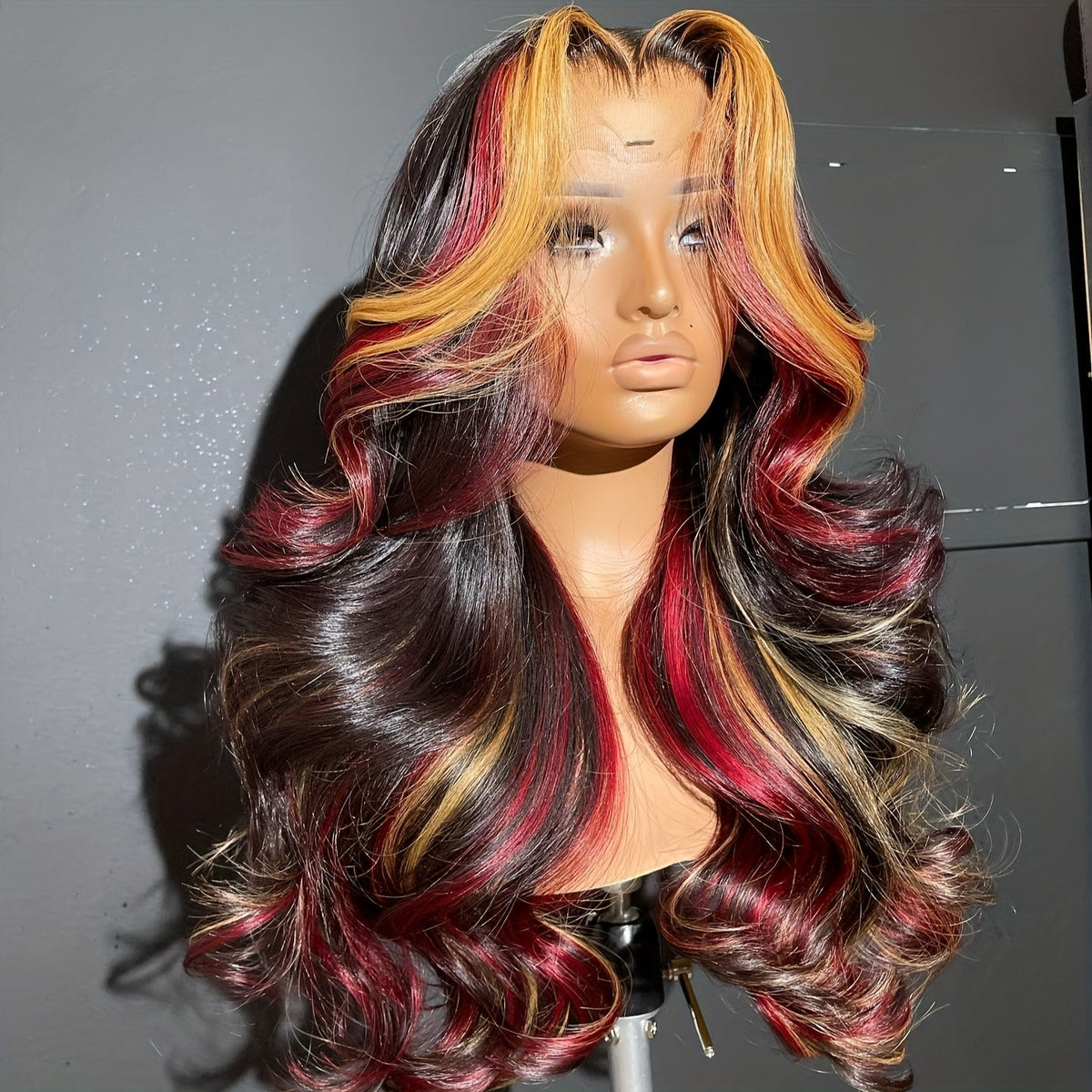Lace Front Wig 28in Body Wave Highlight Style with 13x4 HD Lace, 180% Density, Combs and Strap — image 1