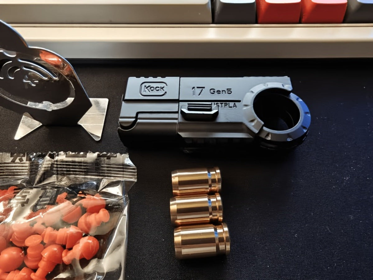 Alloy Finger Pistol Fidget Toy, One-Touch Cartridge Ejecting Stress Desk Toy, Cool EDC Novelty Gift for Adults Men Teens — im