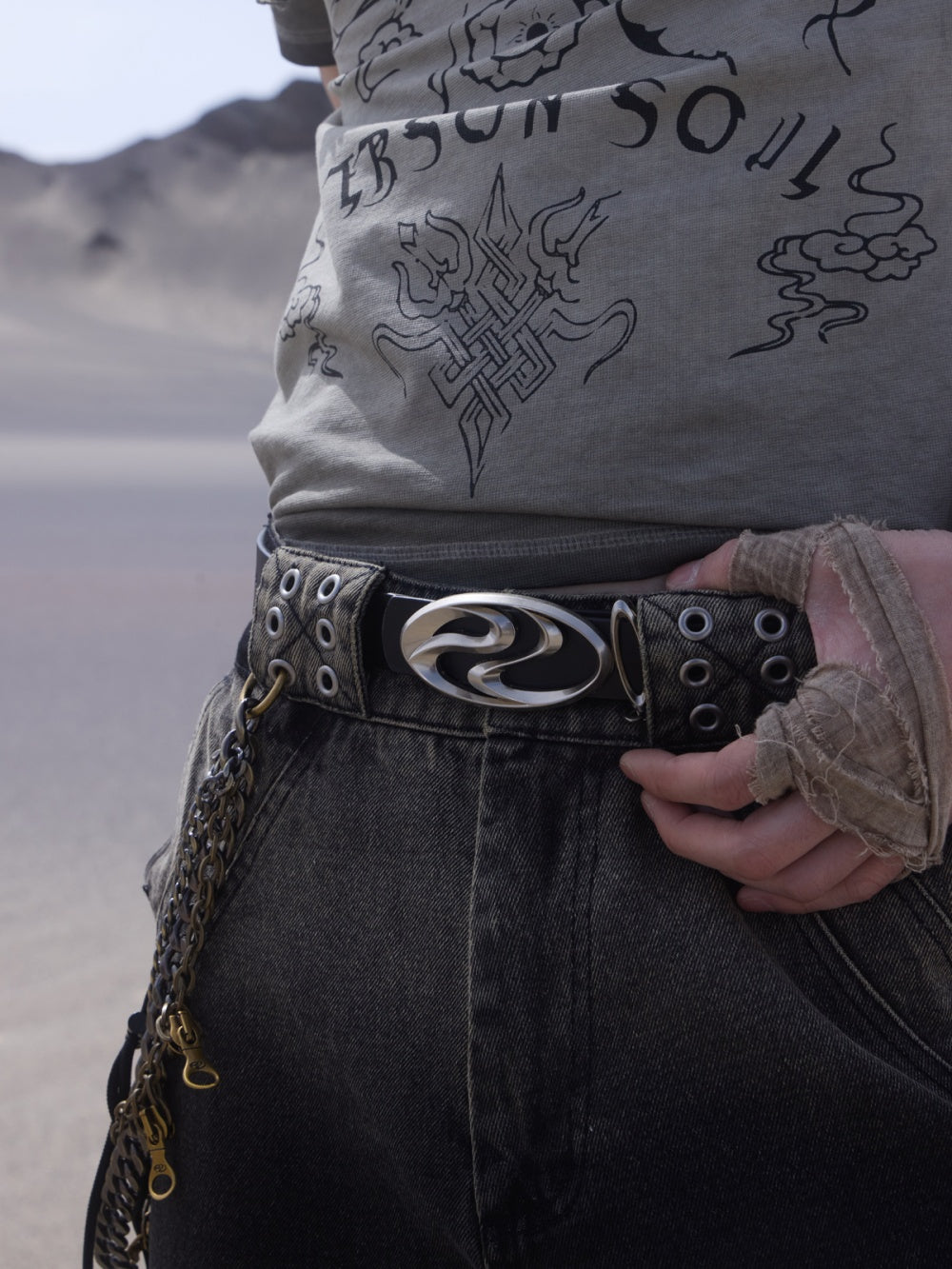 Matte Silver-plated Distressed Full-grain Leather Belt