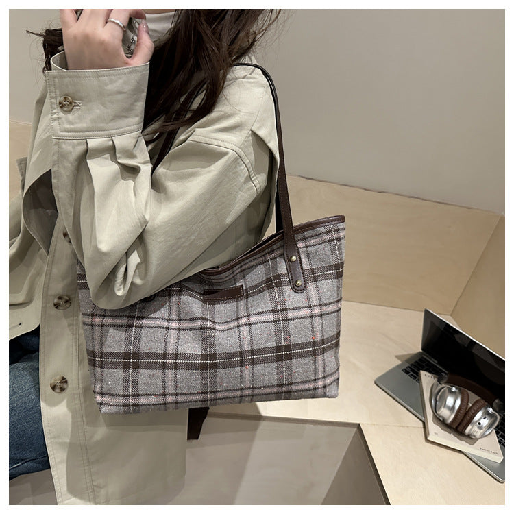 Largecapacity Shoulder Commuter Bag