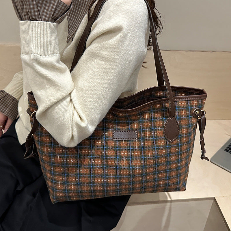 Largecapacity Shoulder Commuter Bag