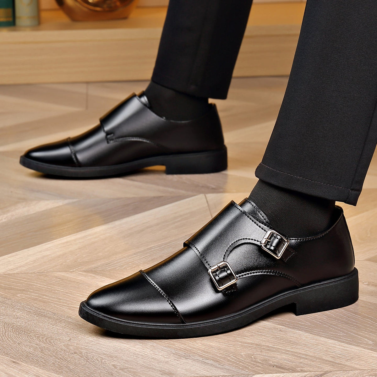 Large Size Soft Bottom Men's All-match Metal Slip-on Leather Shoes
