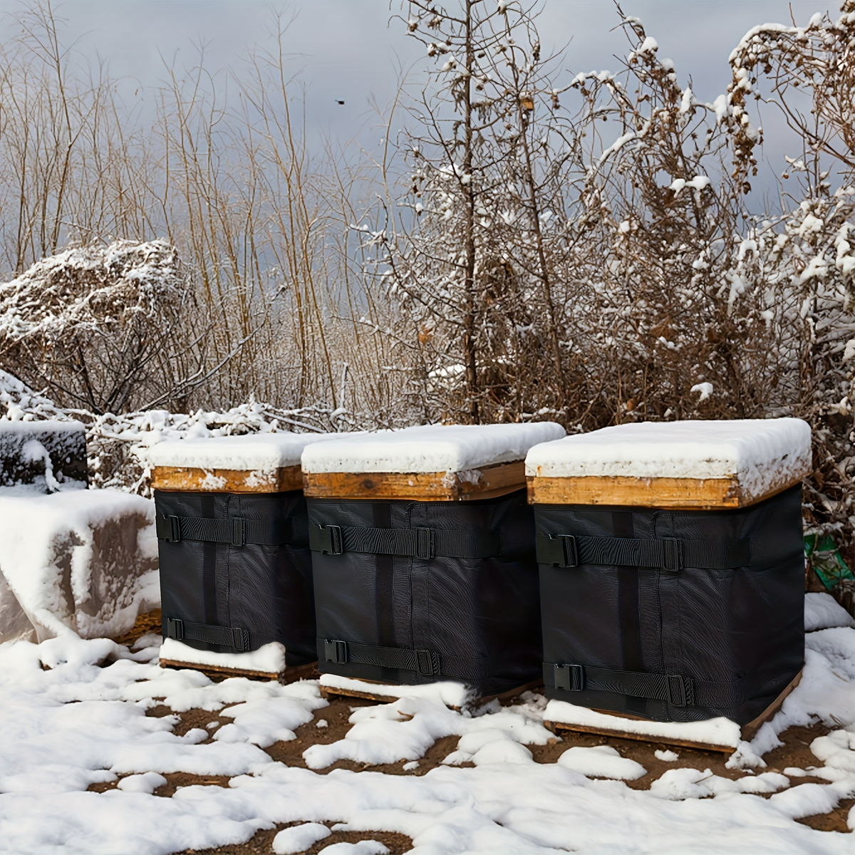Black Beehive Winter Insulation Wrap with Adjustable Buckle Straps in 192 x 40 or 60 cm Sizes — image 11