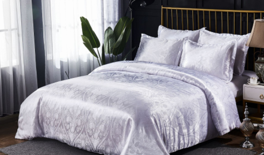 Three-piece bedding set
