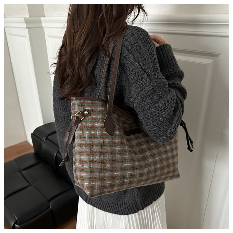 Largecapacity Shoulder Commuter Bag