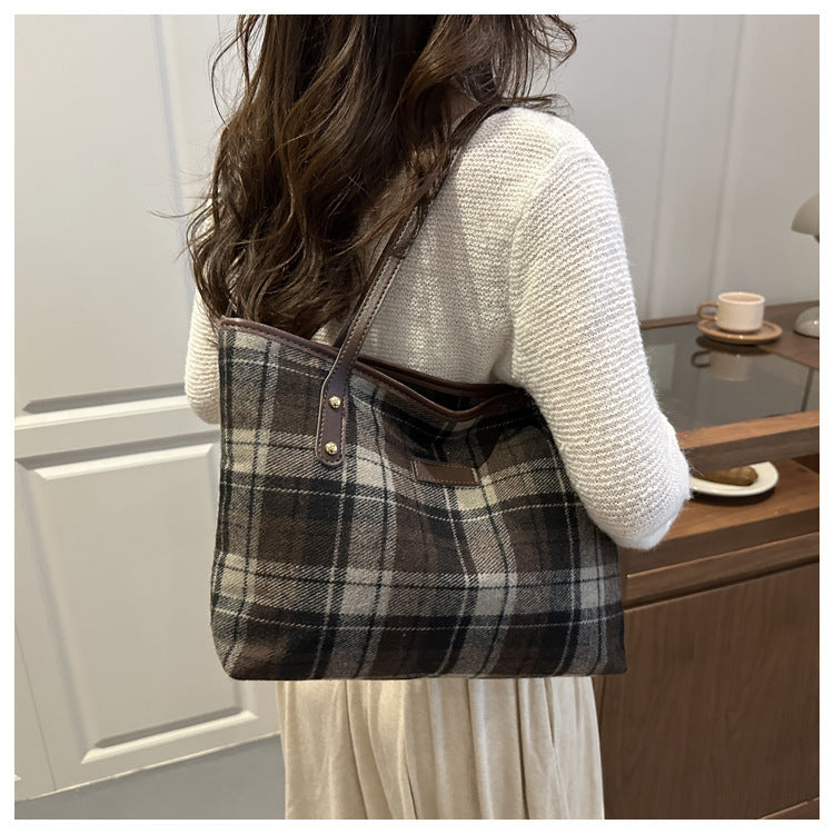 Largecapacity Shoulder Commuter Bag
