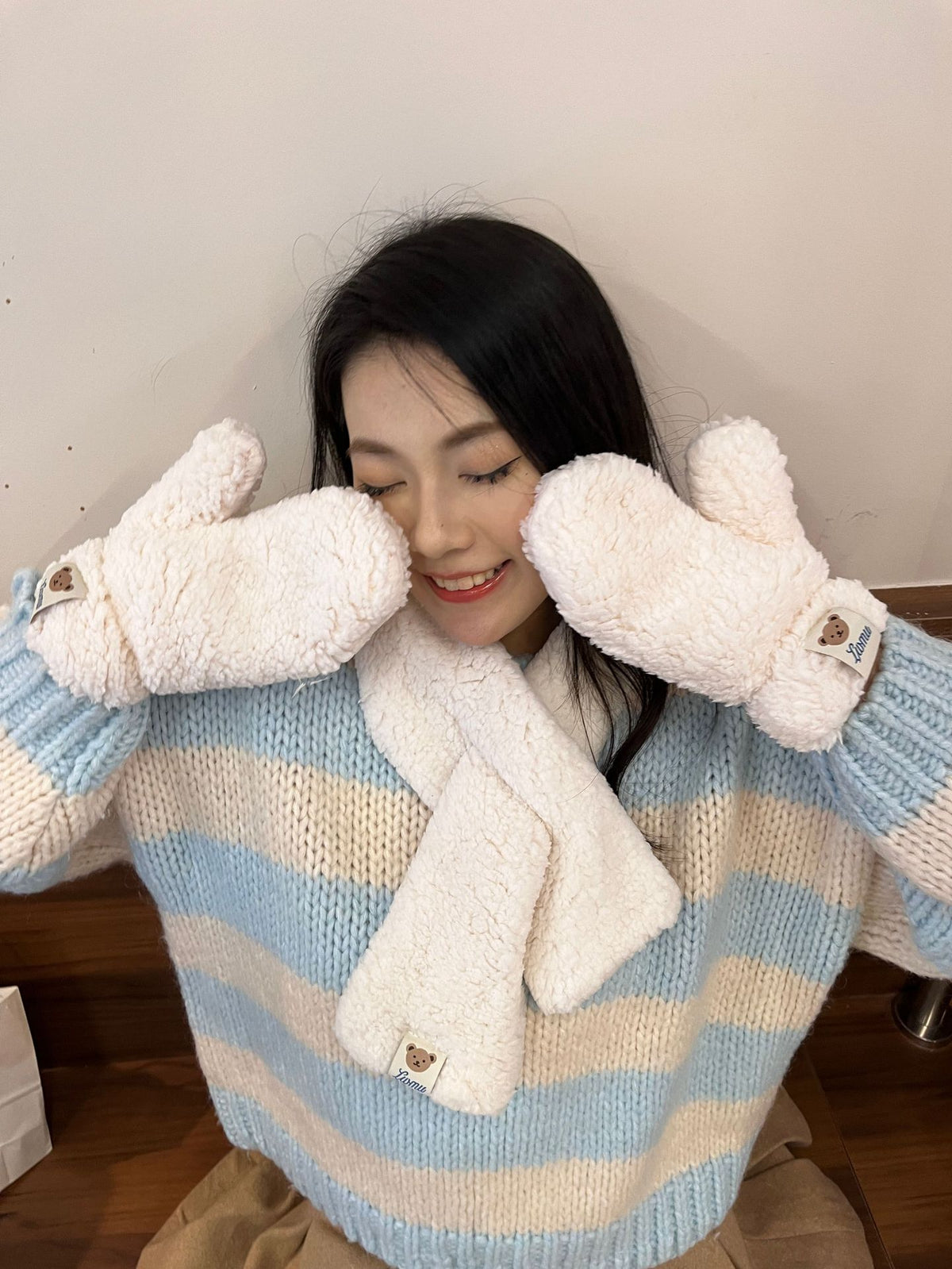 Cartoon Bear Plush Gloves Thickened Warm And Cute Scarf