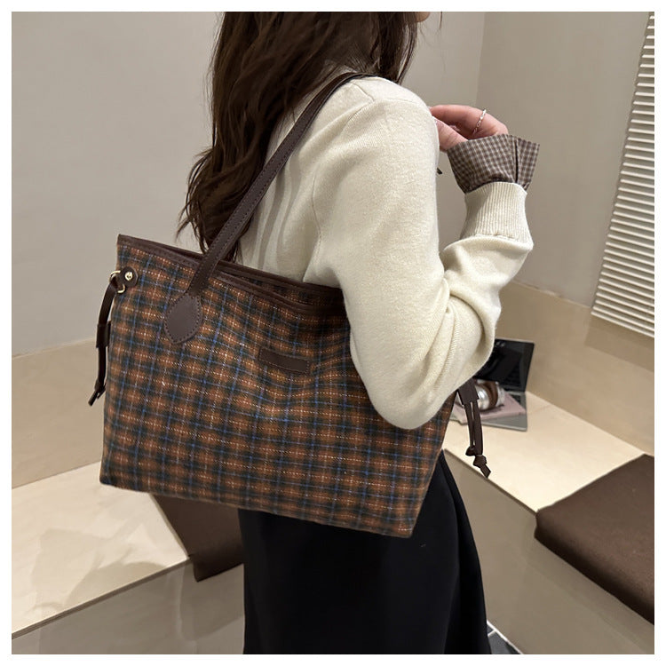 Largecapacity Shoulder Commuter Bag