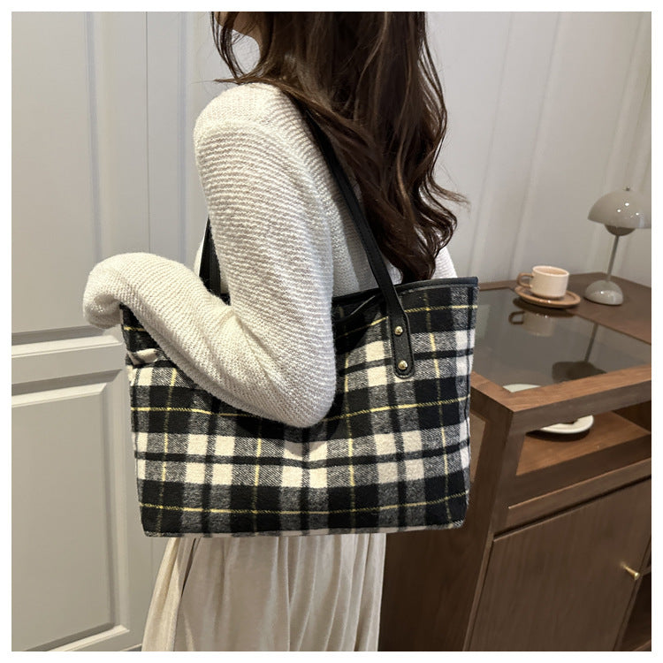 Largecapacity Shoulder Commuter Bag