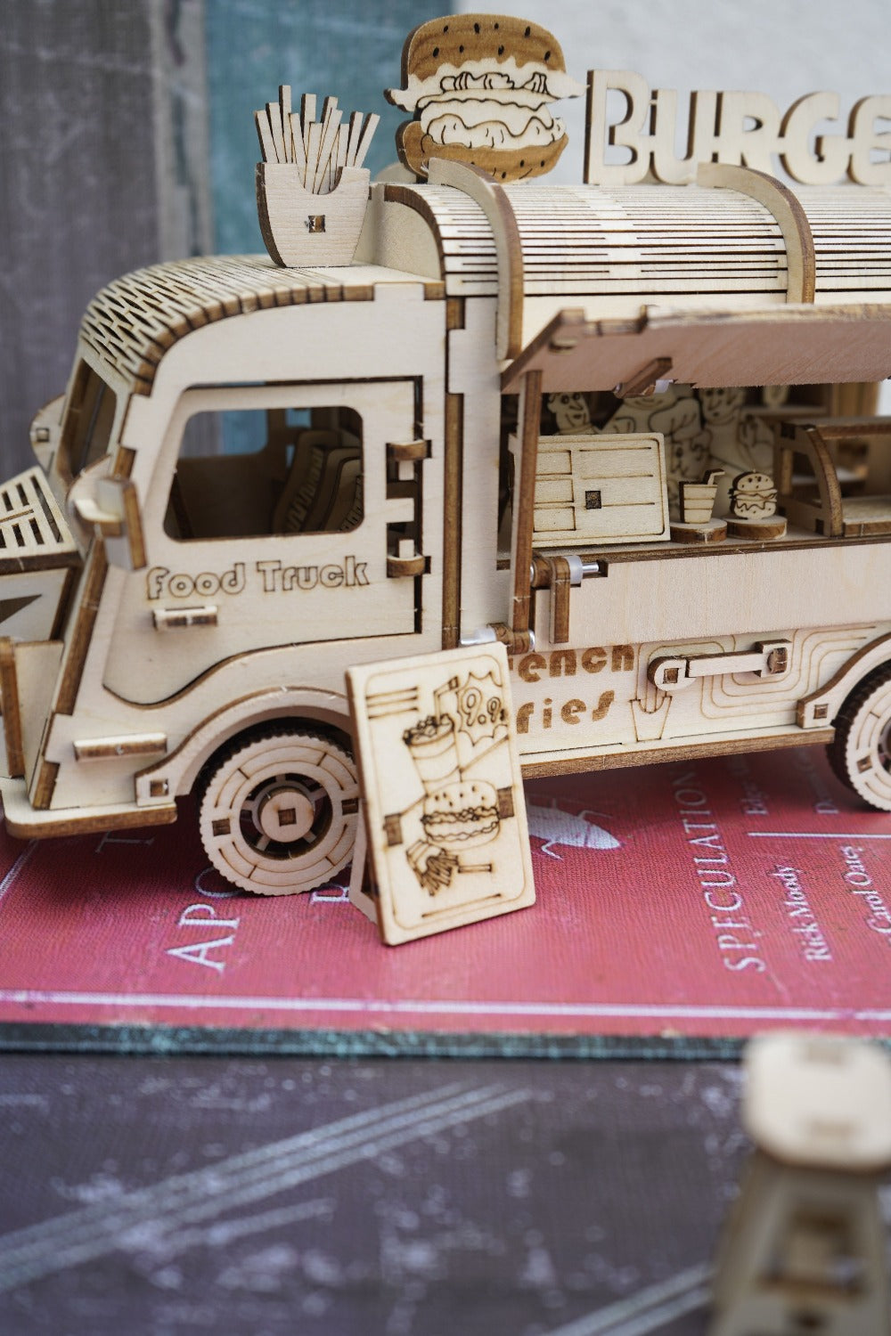 Wooden Food Truck 3D Puzzle Model Kit with Burger Stand Body, Miniature Tables and Pictured 21.5 cm Length — image 10