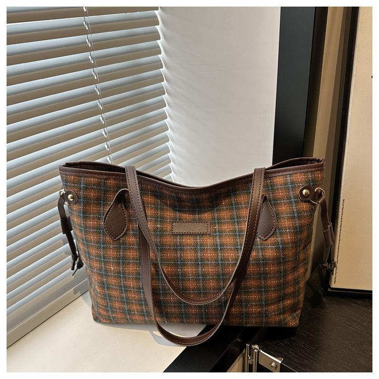 Largecapacity Shoulder Commuter Bag