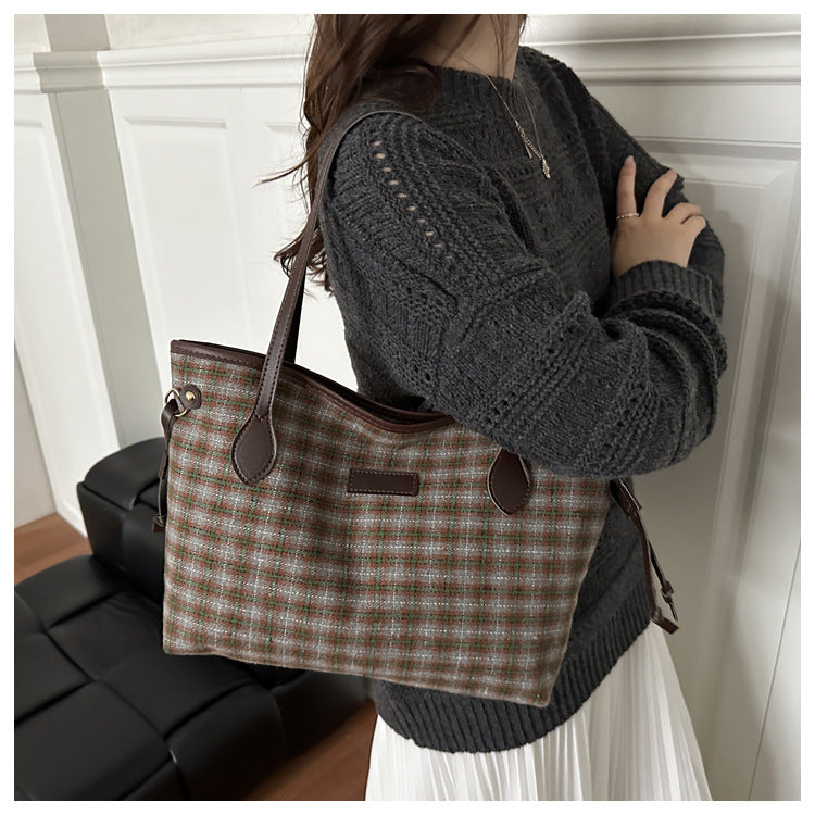 Largecapacity Shoulder Commuter Bag