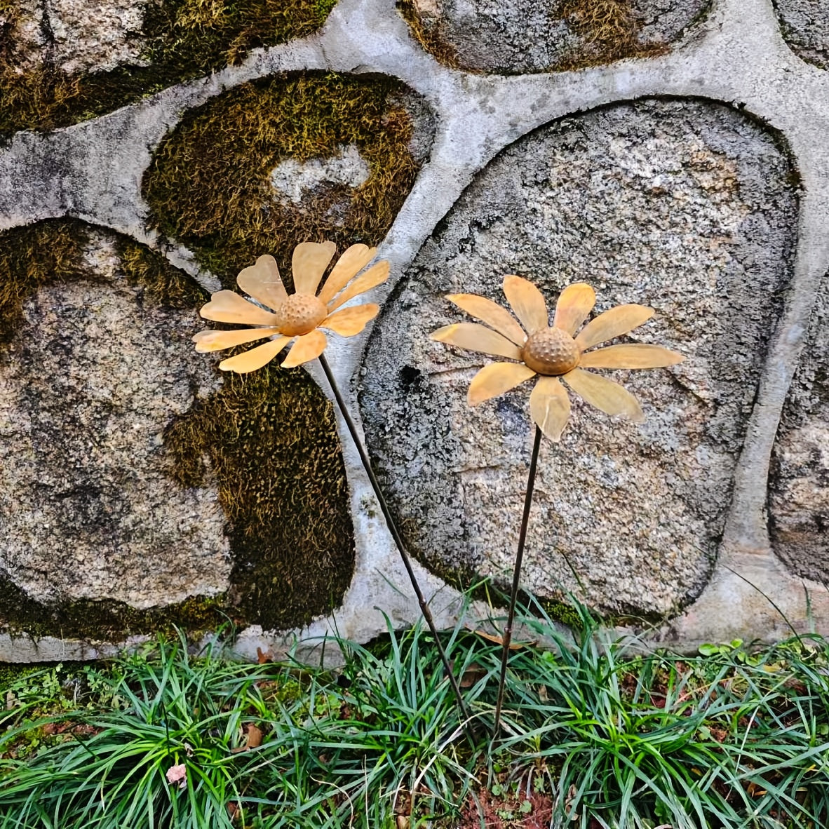 Rustic Metal Daisy Garden Stake with Chamomile or Daisy Flower Style for Pots, Beds and Yard Displays — image 9