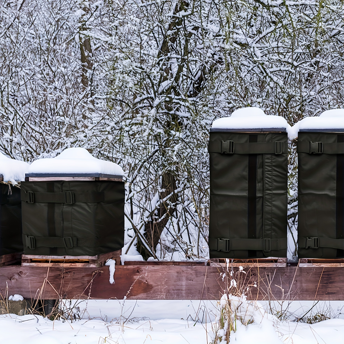 Black Beehive Winter Insulation Wrap with Adjustable Buckle Straps in 192 x 40 or 60 cm Sizes — image 9