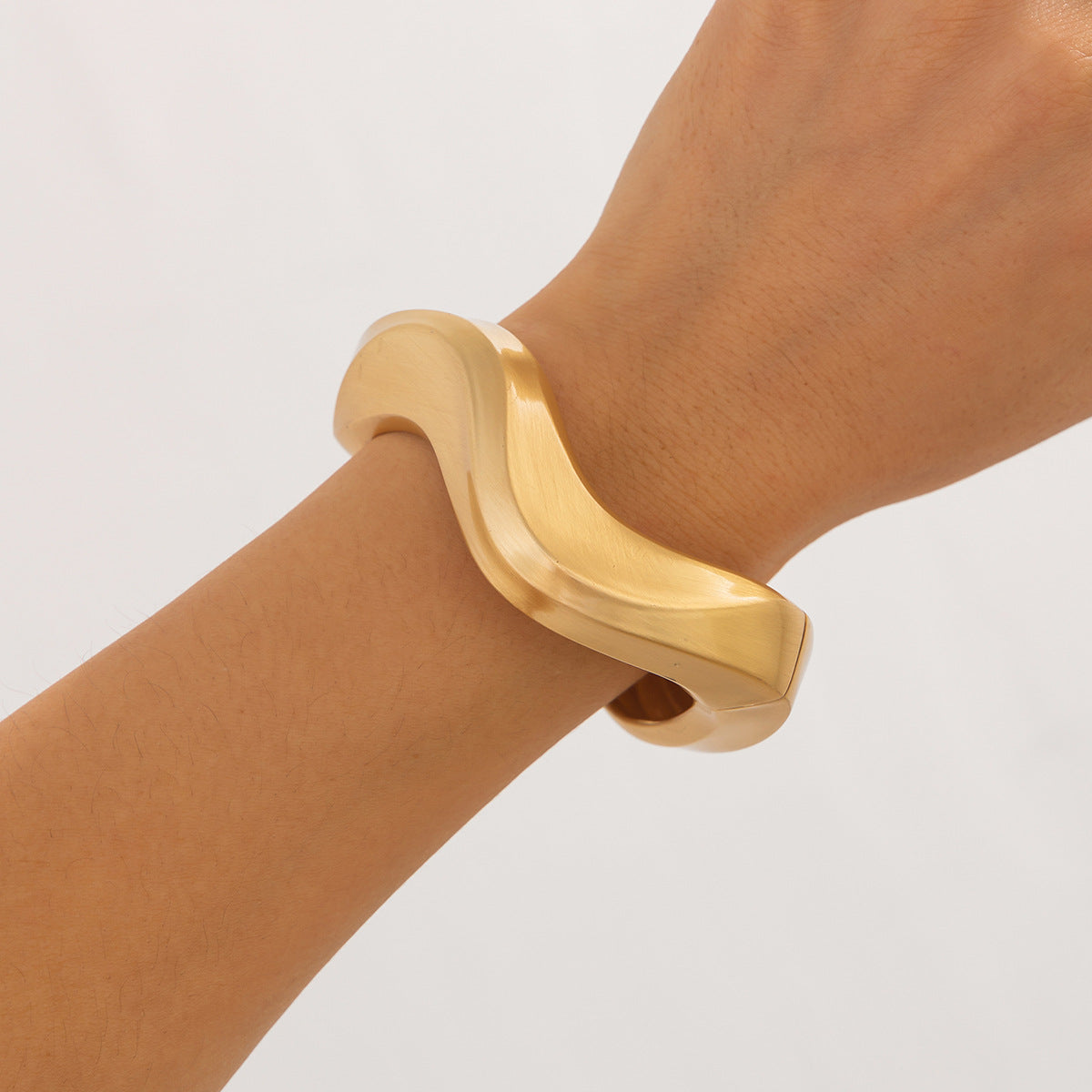 Irregular edged spring bracelet ins wind metallic folds Bracelet smooth surface - V.I.P Digital Presence