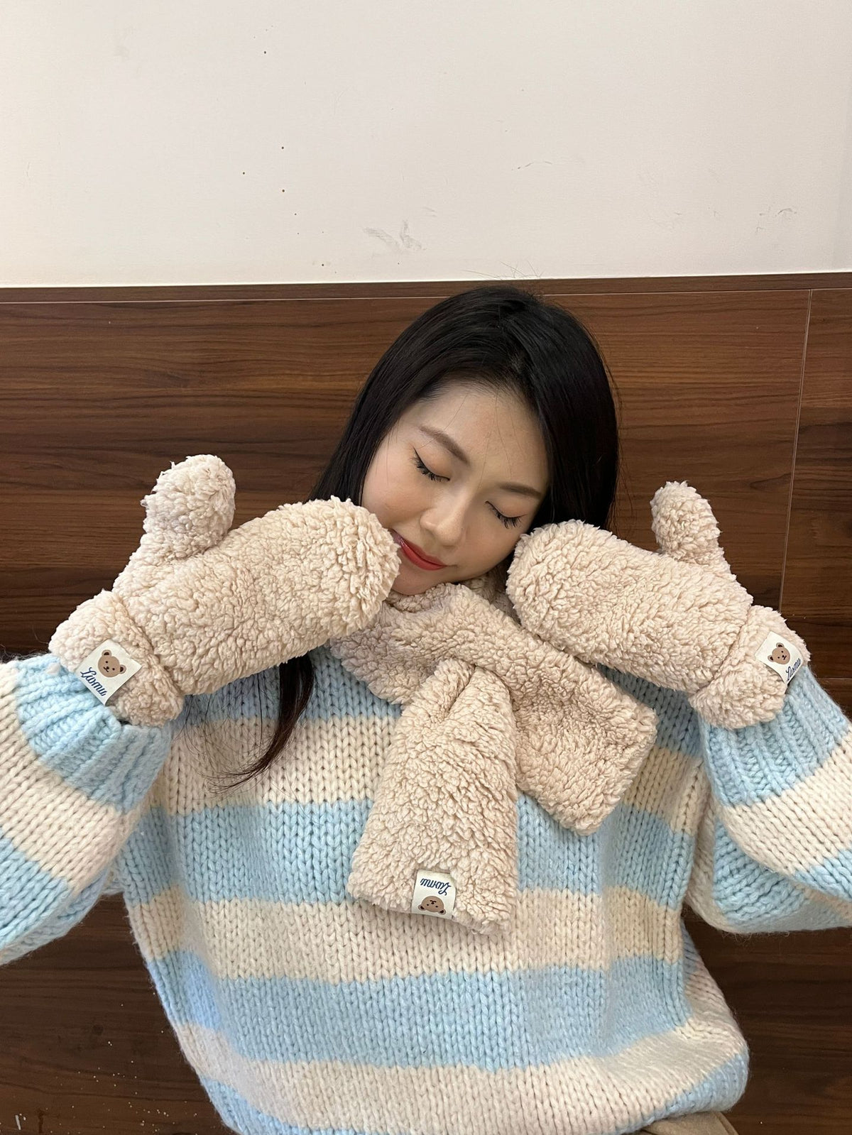 Cartoon Bear Plush Gloves Thickened Warm And Cute Scarf