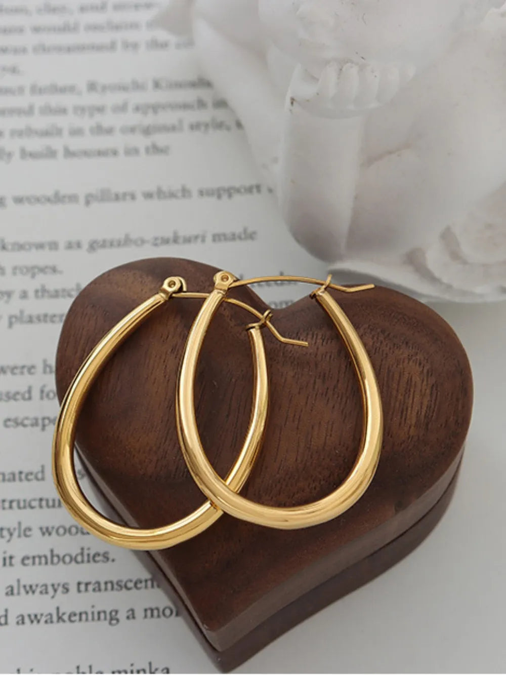 Elegant and niche design versatile ear buckles and accessories - V.I.P Digital Presence