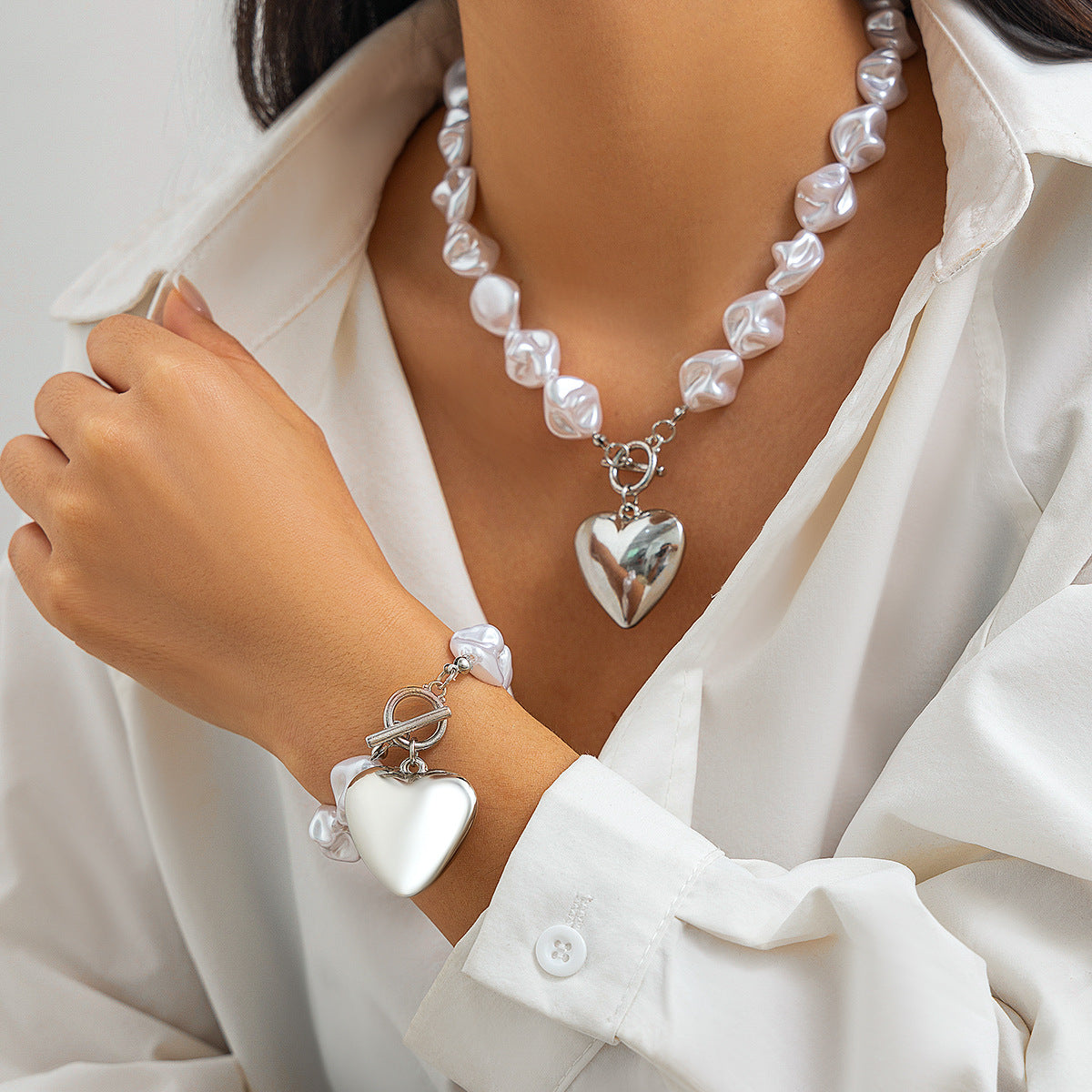 Fashionable heart-shaped hollow pendant collarbone chain simple flat bead pearl necklace set
