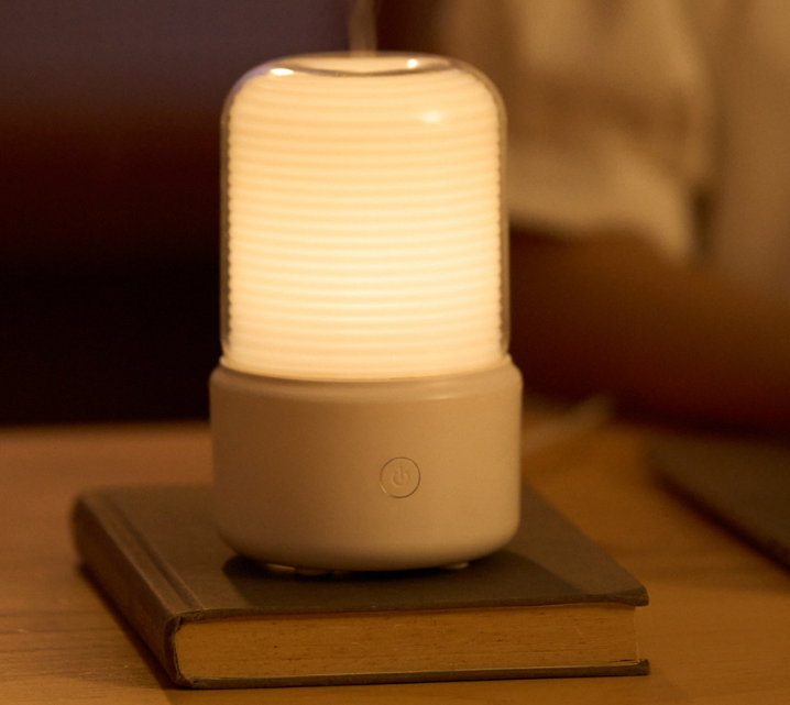 New small water replenishing spray aromatherapy humidifier USB home desk atmosphere lamp essential oil aromatherapy diffuser