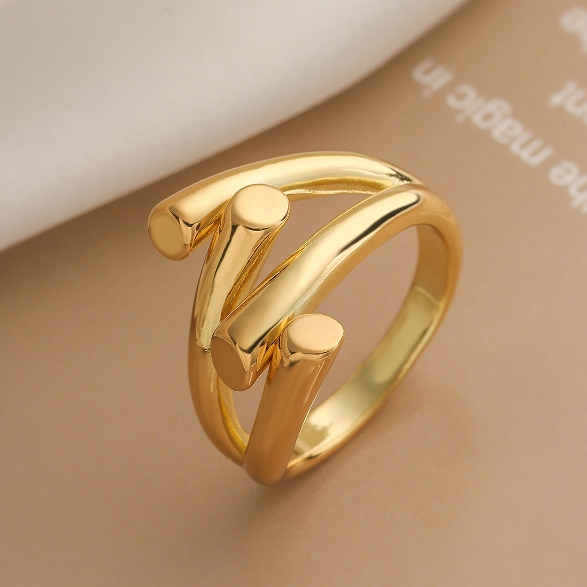 Simple and personalized smooth irregular geometric ring for women niche and versatile ring
