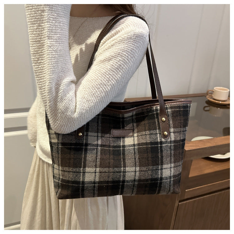 Largecapacity Shoulder Commuter Bag