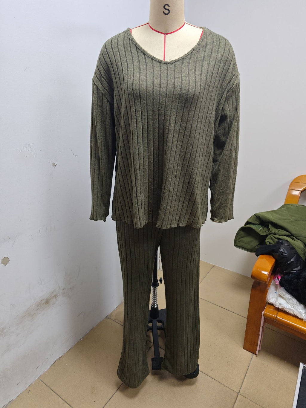 Long Sleeve V-neck Knitted Sunken Stripe Brushed Loose Leisure Suit