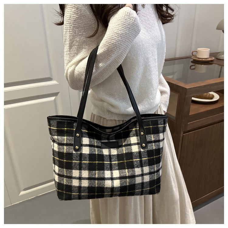 Largecapacity Shoulder Commuter Bag