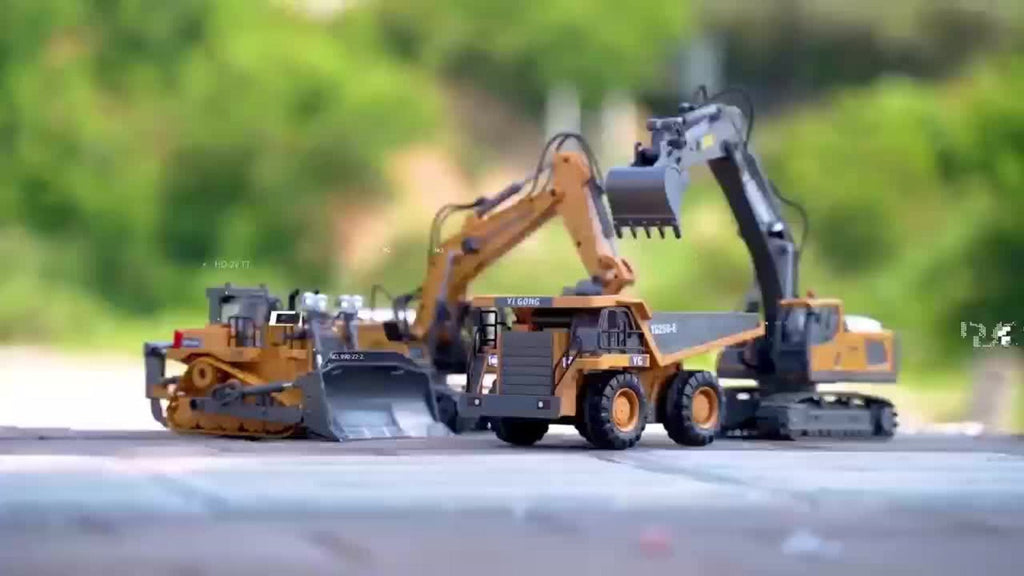 RC Excavator Toy 1:18 Scale 2.4GHz Remote Control with Metal Scoop 680-Degree Rotation Lights & Sound — image 14