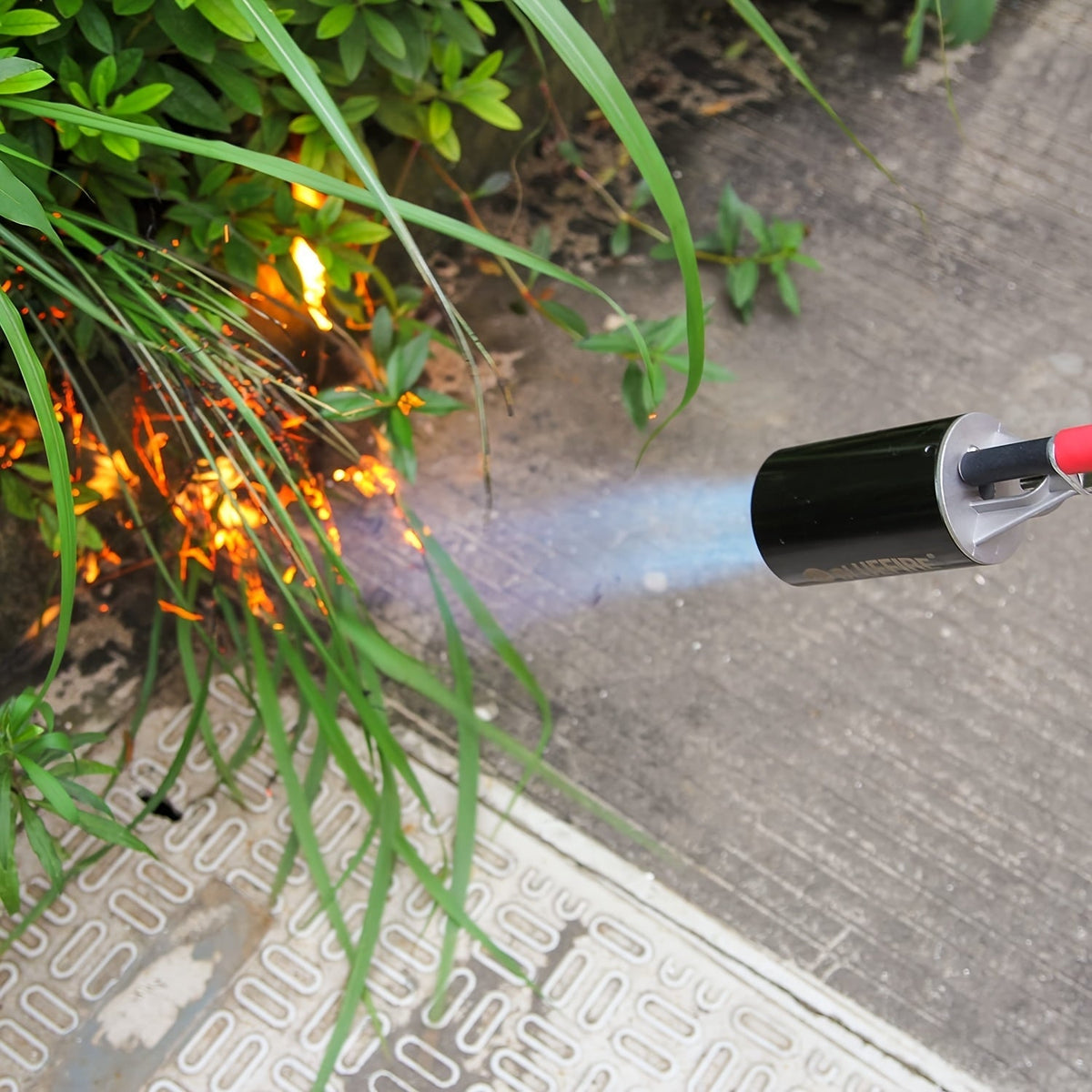 Propane Weed Torch, Flame Weeder Ice Melter Outdoor Roof Driveway for Garden, Patio and Yard Use — image 12