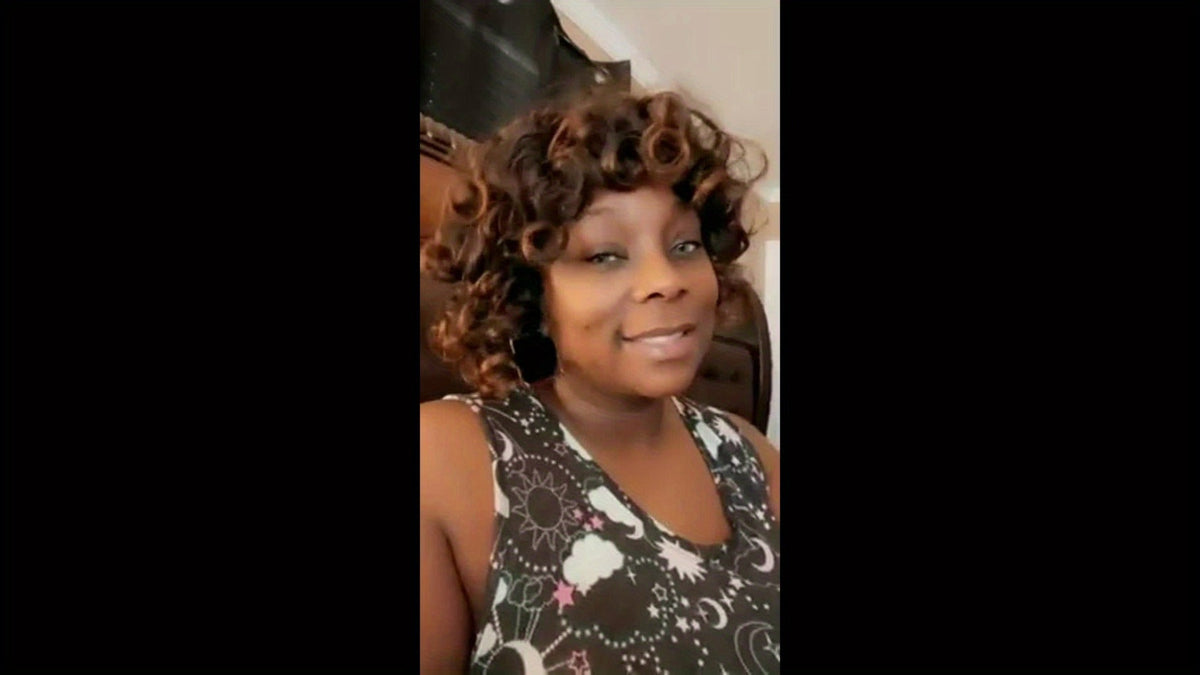 Synthetic Wig 14-Inch Kinky Curly Afro with Bangs in Black, Black-Brown or Golden 33/27 for Daily Style — image 12