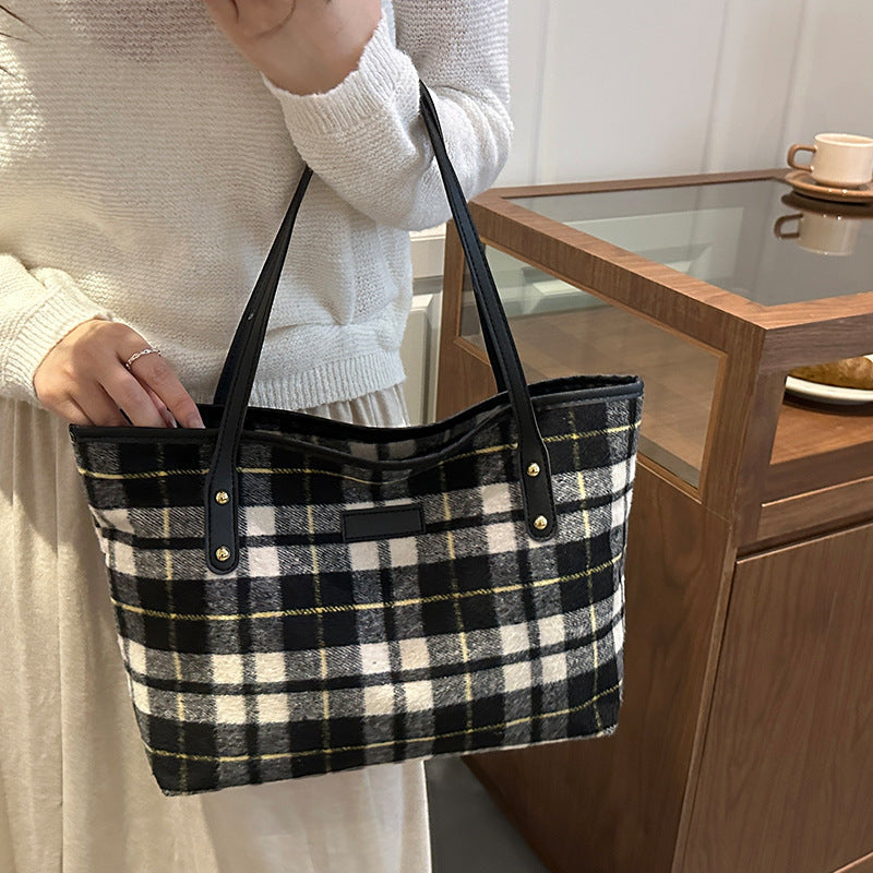 Largecapacity Shoulder Commuter Bag