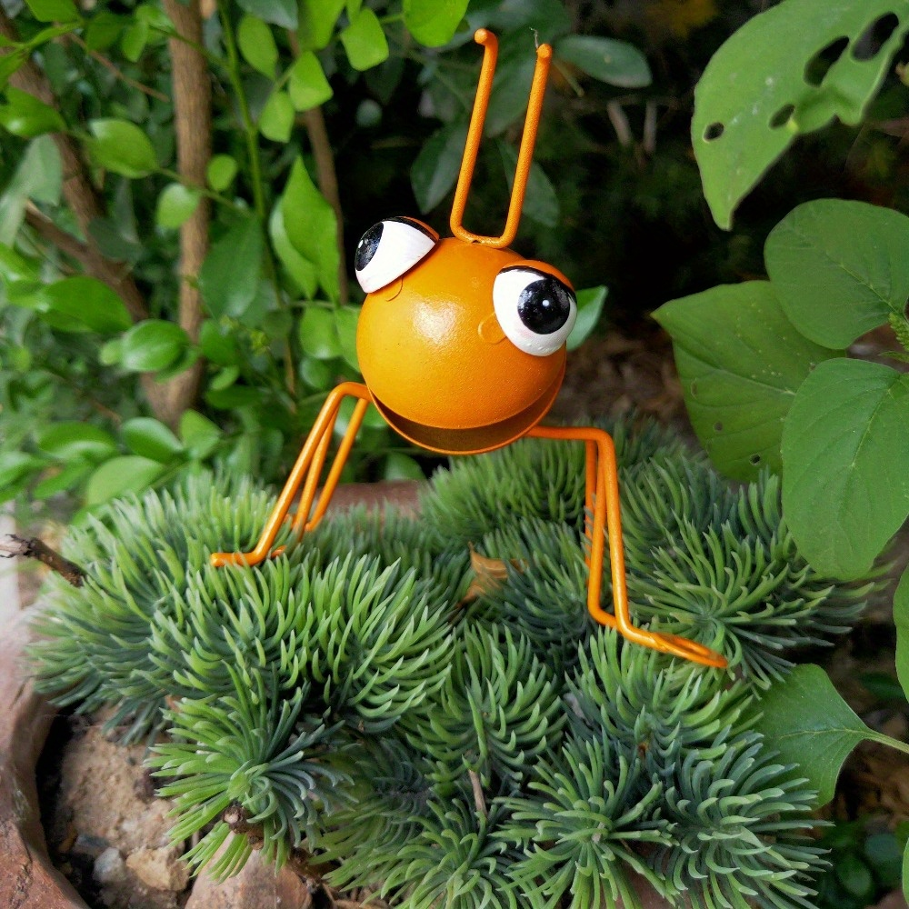 Garden Ant Sculptures 4-Pack – Rustic Iron Metal Yard Decor Figurines with Big Eyes, Halloween & Outdoor Patio Decoration, No