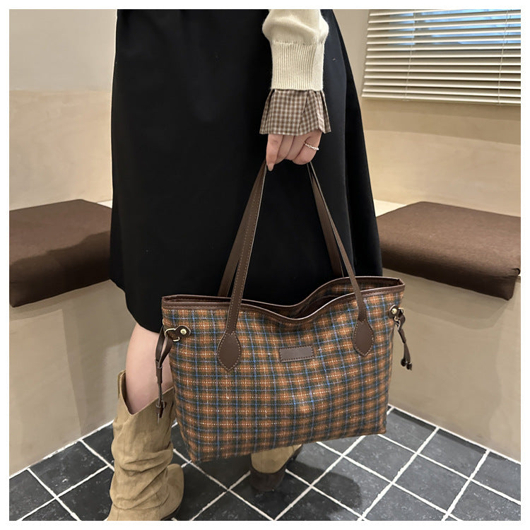Largecapacity Shoulder Commuter Bag