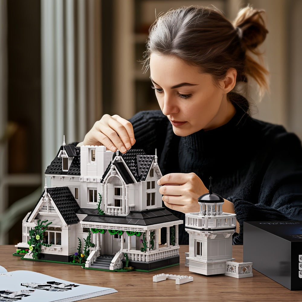 Building Block Set Owen's House with 1877 Pieces, Three-Level Tower, Porch, Conservatory and Lighting — image 10