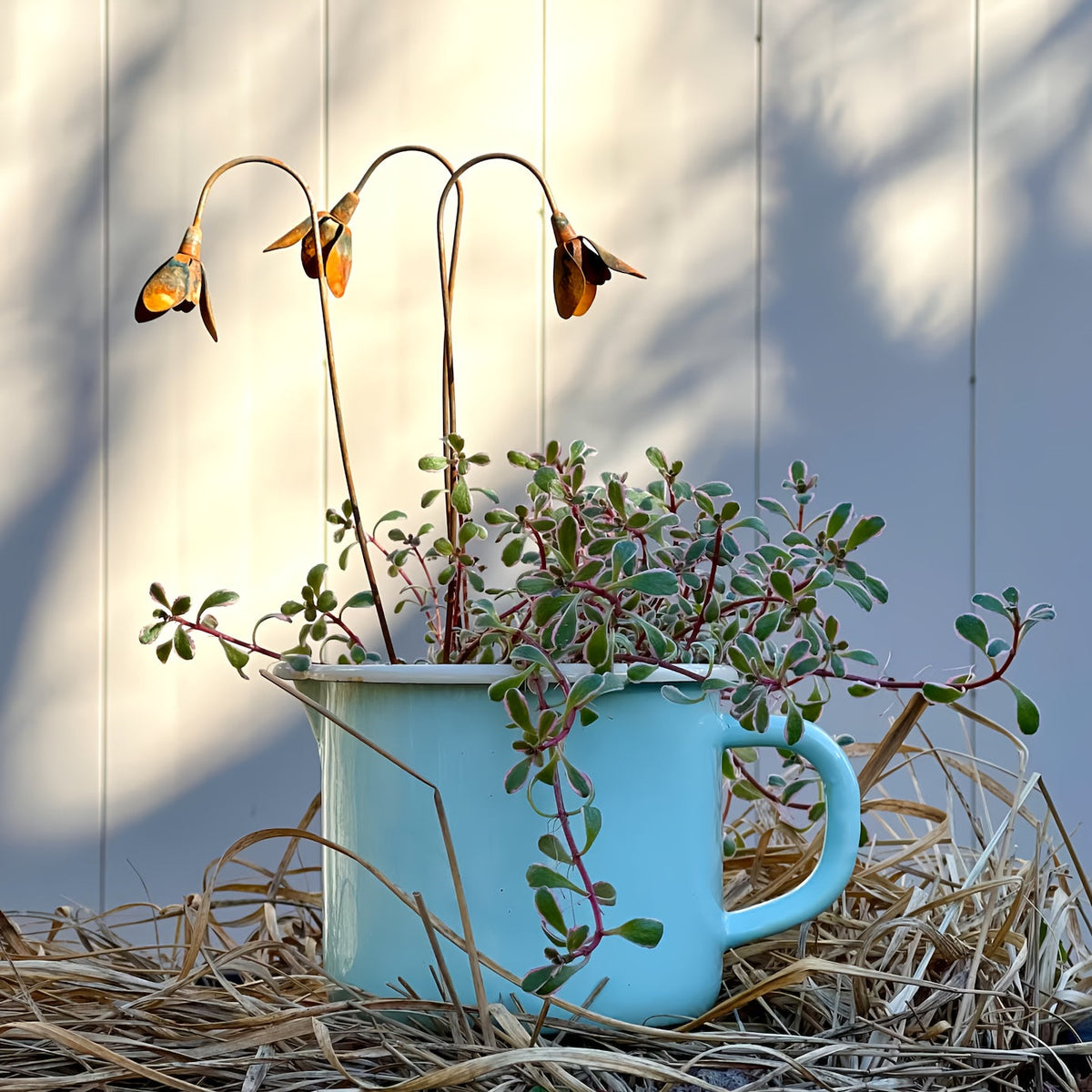 Rustic Metal Snowdrop Garden Stakes, Three-Piece Curved Flower Set with 25 cm Stems for Pots and Borders — image 3
