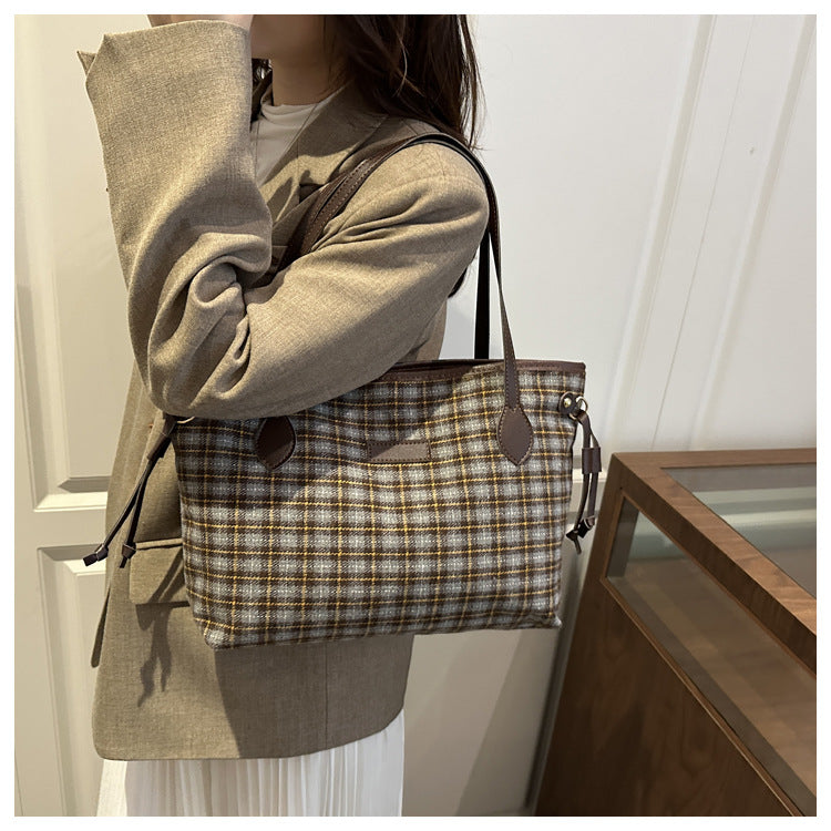 Largecapacity Shoulder Commuter Bag
