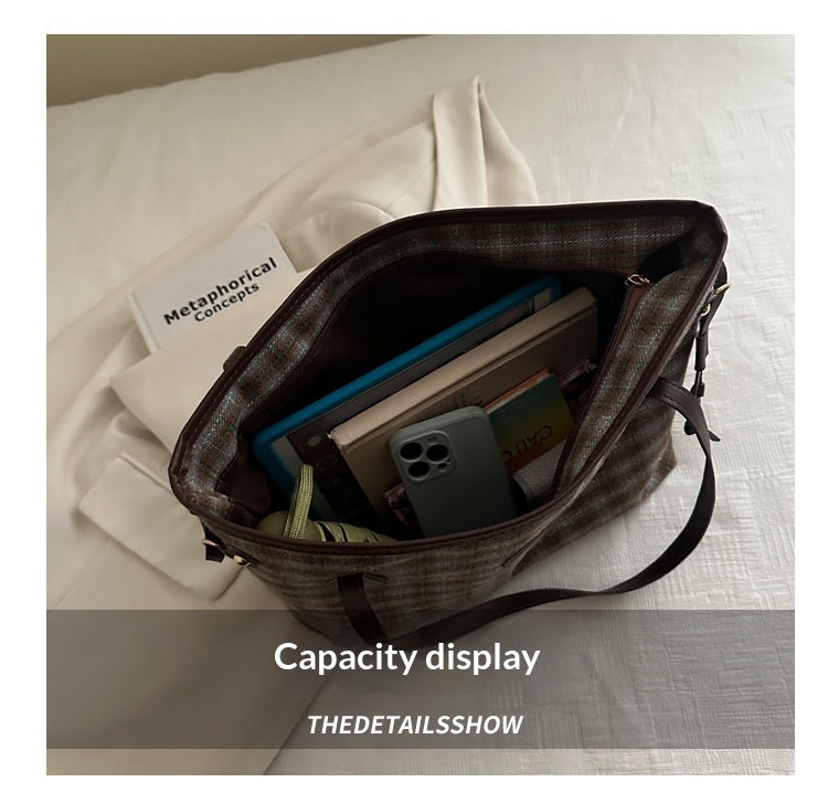 Largecapacity Shoulder Commuter Bag