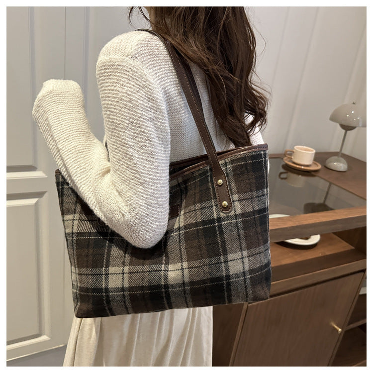 Largecapacity Shoulder Commuter Bag