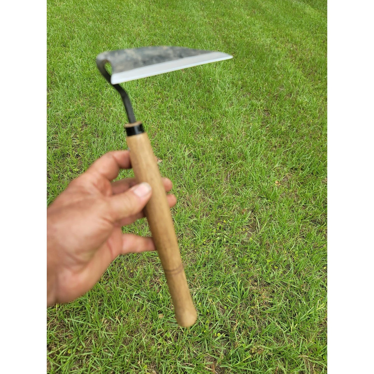 Japanese Weeding Sickle Full Size Sharp Carbon Steel Blade with Handle, Traditional Hand Hoe for Fast Garden Weeding — image 